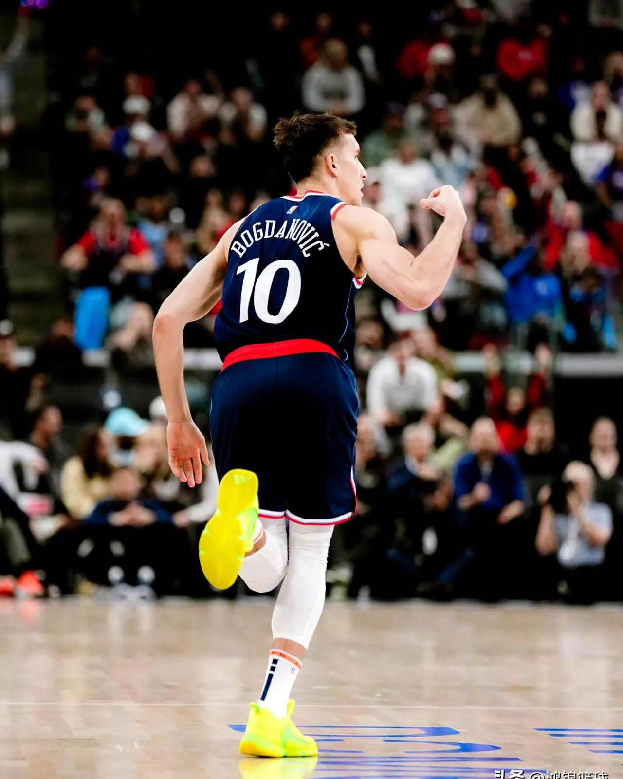 灰熊负快船——米切尔连中关键球可惜比赛中遭意外伤退的简单介绍 灰熊负快船——米切尔连中关键球可惜比赛中遭意外伤退的简单介绍