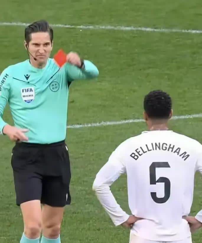 皇马主帅因违规被罚下,无缘重要比赛 皇马主帅因违规被罚下,无缘重要比赛